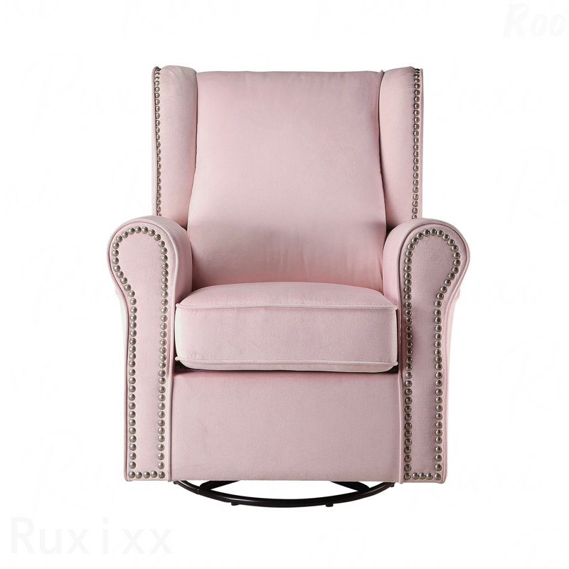 Chaise pivotante rose avec accoudoirs roulés idéaux pour les chambres à coucher avec garniture cloutée
