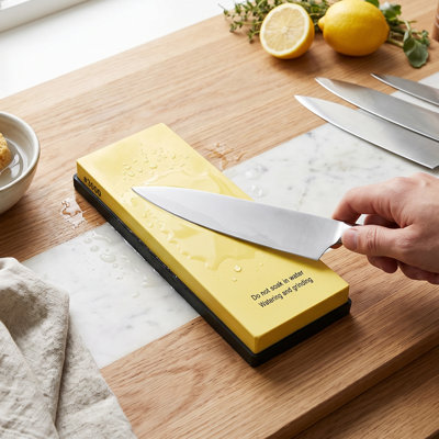 Pierre à aiguiser professionnelle grain 3000 jaune avec base antidérapante pour ciseaux de cuisine