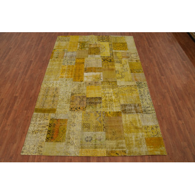 Tapis jaune patiné en laine à motif patchwork 7 x 10