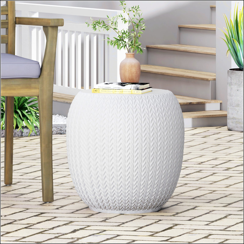 Table d'appoint d'extérieur en béton léger avec motif tressé charmant, durable et élégant pour divers espaces
