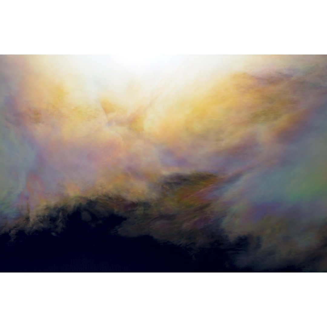 Close-up Rare Bright Iridescent Clouds von John Kirk - No Frame Print auf Leinwand