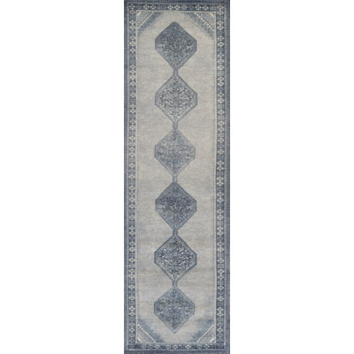 Momeni Luna Traditional Hand Tufted Blue Area Rug