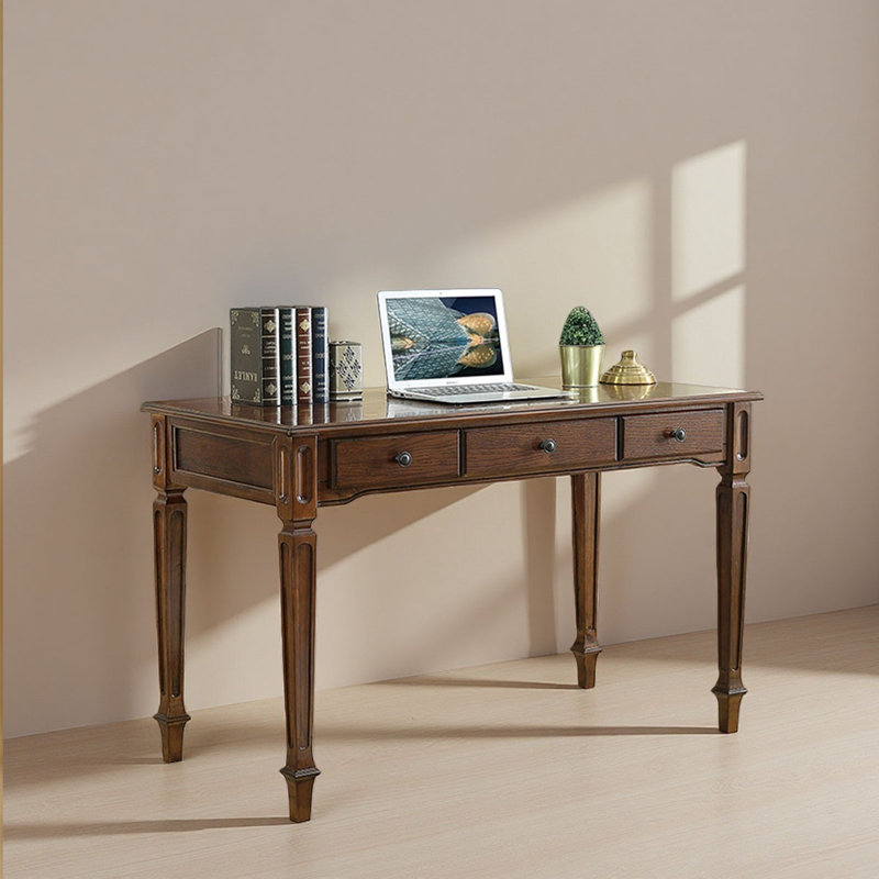 Bureau élégant à trois tiroirs en bois