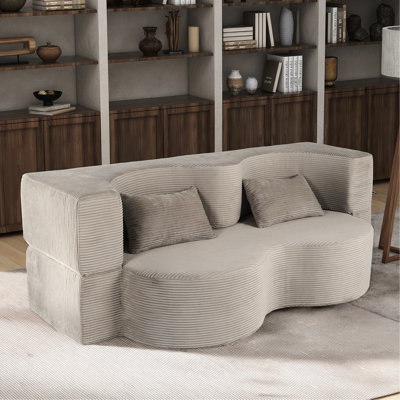 Canapé-lit convertible 3 places de 190 cm (75 pouces) avec mousse à mémoire de forme, revêtement en fausse fourrure et 2 oreillers. Revêtement en microfibre beige, assise moelleuse, confort moyen, design décontracté.