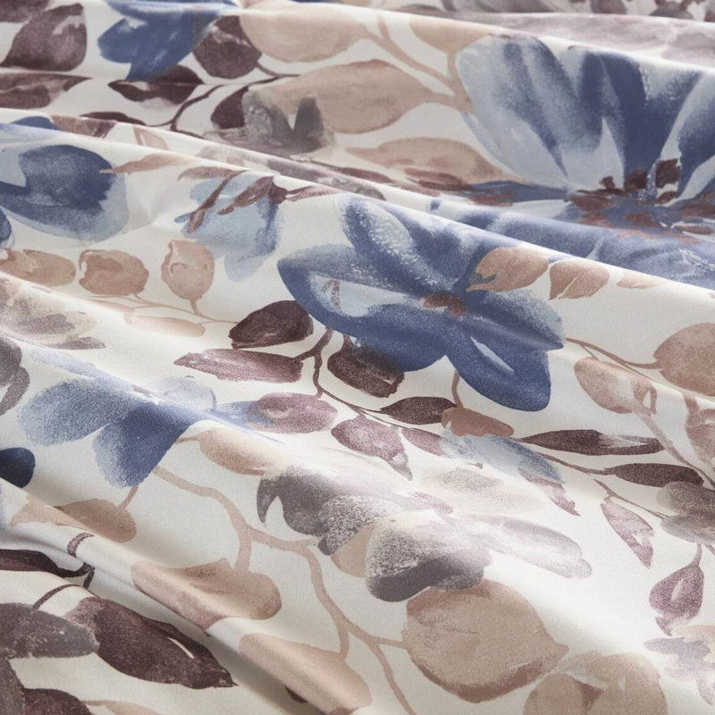 Édredon simple bleu avec des draps en microfibre et des draps à motif floral