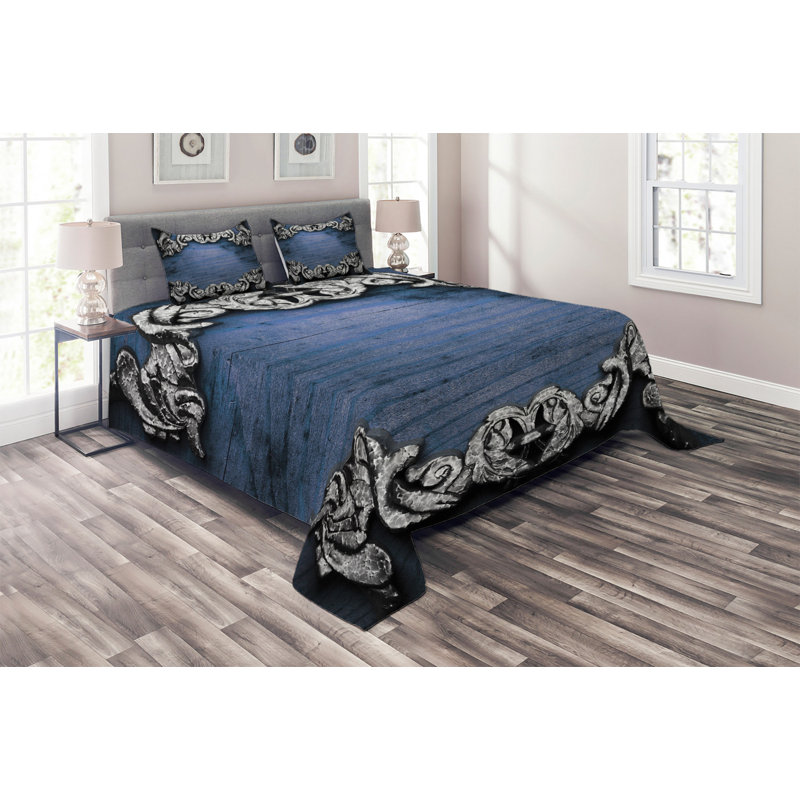 Motifs Traditional Polyester Coverlet
