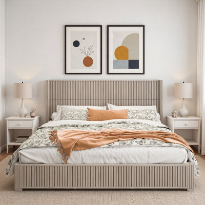 Wood Platform Bed With Vertical Wood Grain Decoration