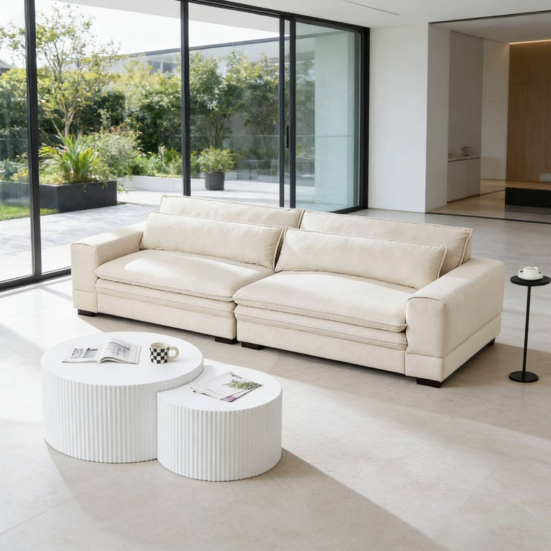 Le canapé moderne de style Mid-Century (beige) rehausse l'ambiance de la maison, idéale pour les rassemblements en appartement et la détente dans la chambre à coucher