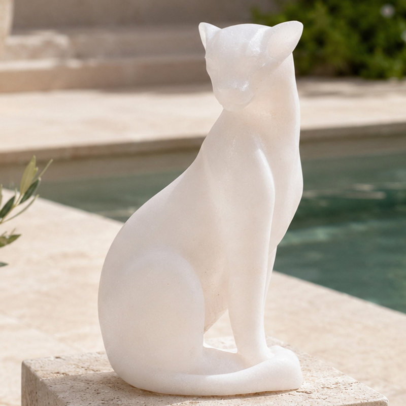 Figurines et sculptures de chat en résine blanche