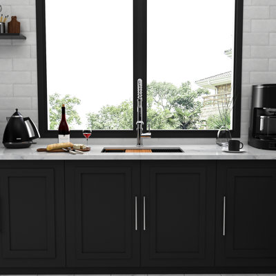 Évier de cuisine 28 po x 18 po x 10 po en acier inoxydable noir de calibre 16, efficacité du poste de travail, drain en douceur, atmosphère silencieuse avec gabarit et kit de réduction du bruit Finition en acier, calibre, pratique, facile