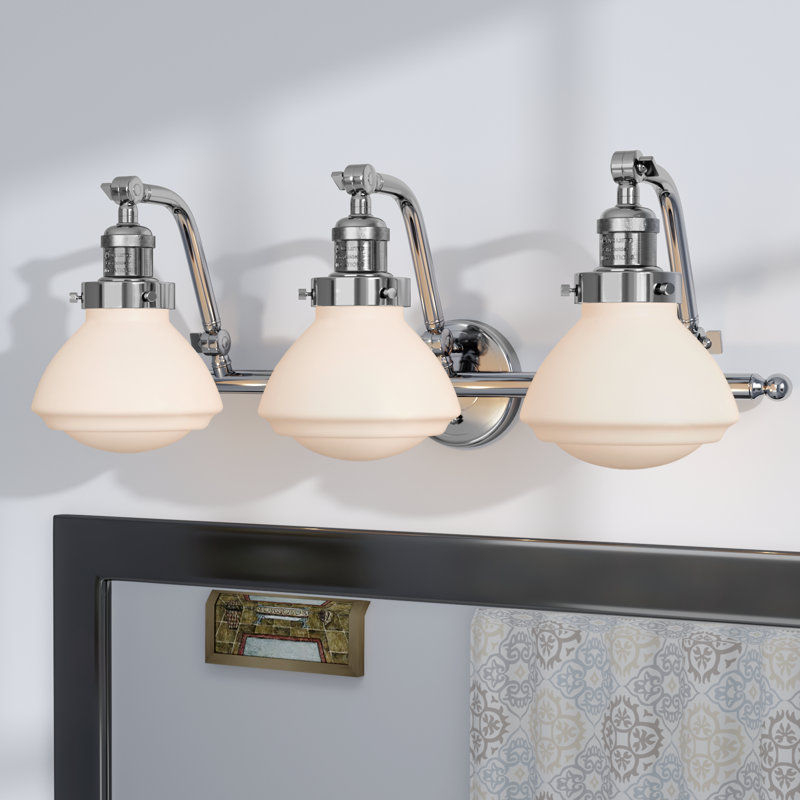 Éclairage pour salle de bain 3 lumières avec abat-jour en verre l 26 po Chesterville, Blanc mat, Chrome poli
