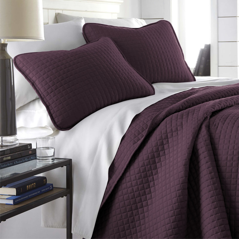 Vilano Springs ® Oversized, Light-Weight Hotel Quality Quilt Set with Matching Shams, King/Cal. King Quilt + 2 King Shams