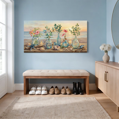 Ensemble de 1 tableau sur toile représentant une composition florale en bord de mer avec vases en verre et coquillages