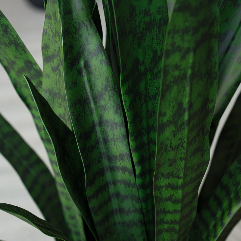 Fausse plante botanique Sanseveria en pot dans une jardinière en fibre de verre beige, hauteur de 47 pouces