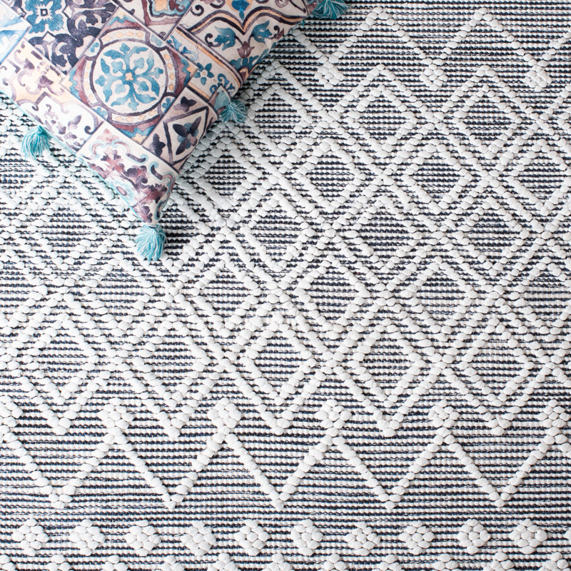 Natura Hand Woven Cotton/Viscose Geometric Rug in Gray/White, Rectangle 3' x 5'
