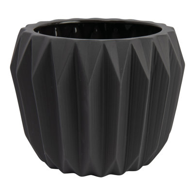 Wyn Round Stoneware Fluted Planter