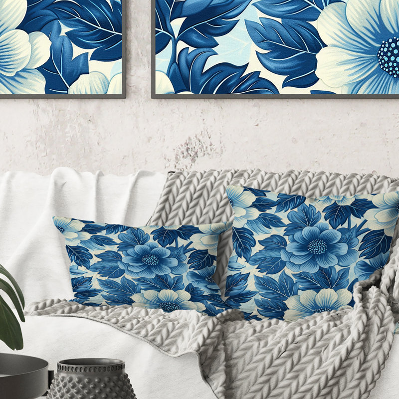 Cobalt Blue Floral Transitional V - Coussin décoratif transitionnel, H 16 po x l 16 po