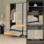 Armoire-penderie Armoire avec 2 portes en rotin et 1 tiroir, armoire de rangement pour vêtements avec tringle