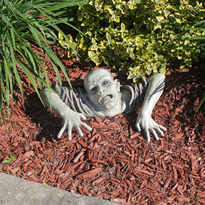 Statue le zombie des landes de Montclaire