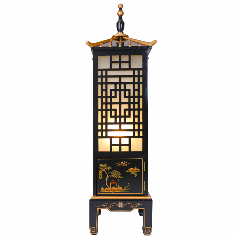 Lampe de pagode en bois laquée de 48 po de hauteur peinte à la main avec paysage asiatique et grille de treillis sculptée