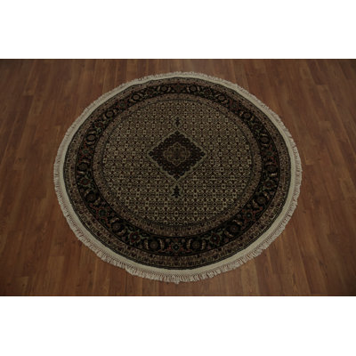 Sophisticated Circular Rug Featuring Detailed Geometric Designs Agra Rug 5x5