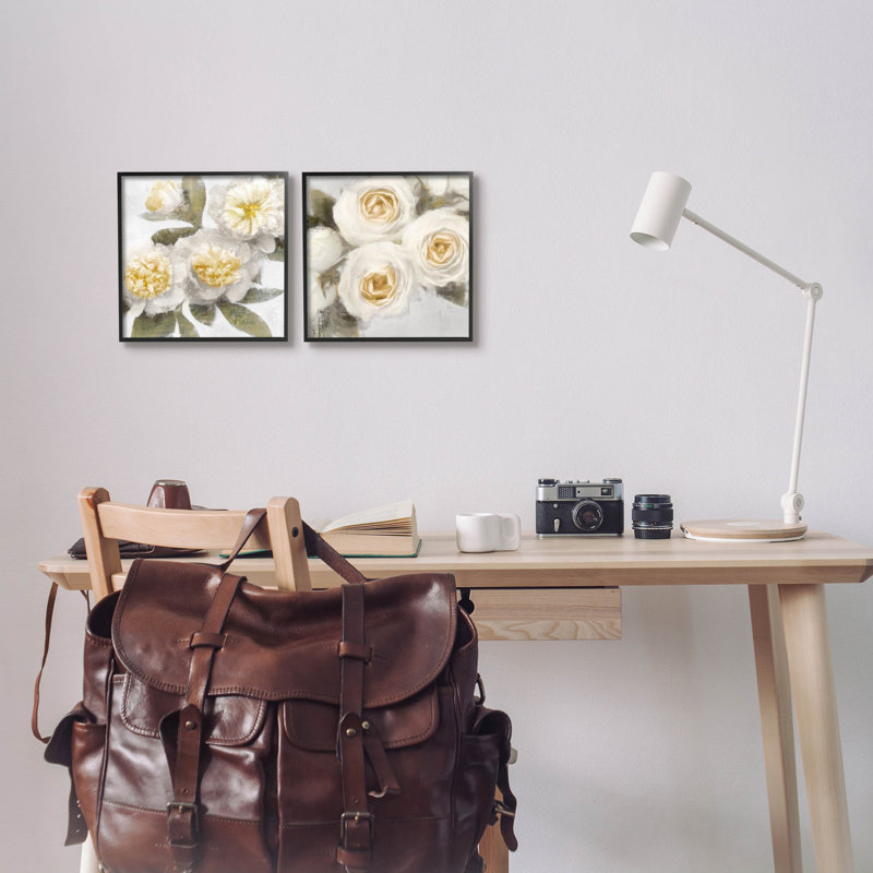«White Rose Flowers», ensemble de 2 giclées encadrées par Emily Ford, Giclée encadrée noir minuit