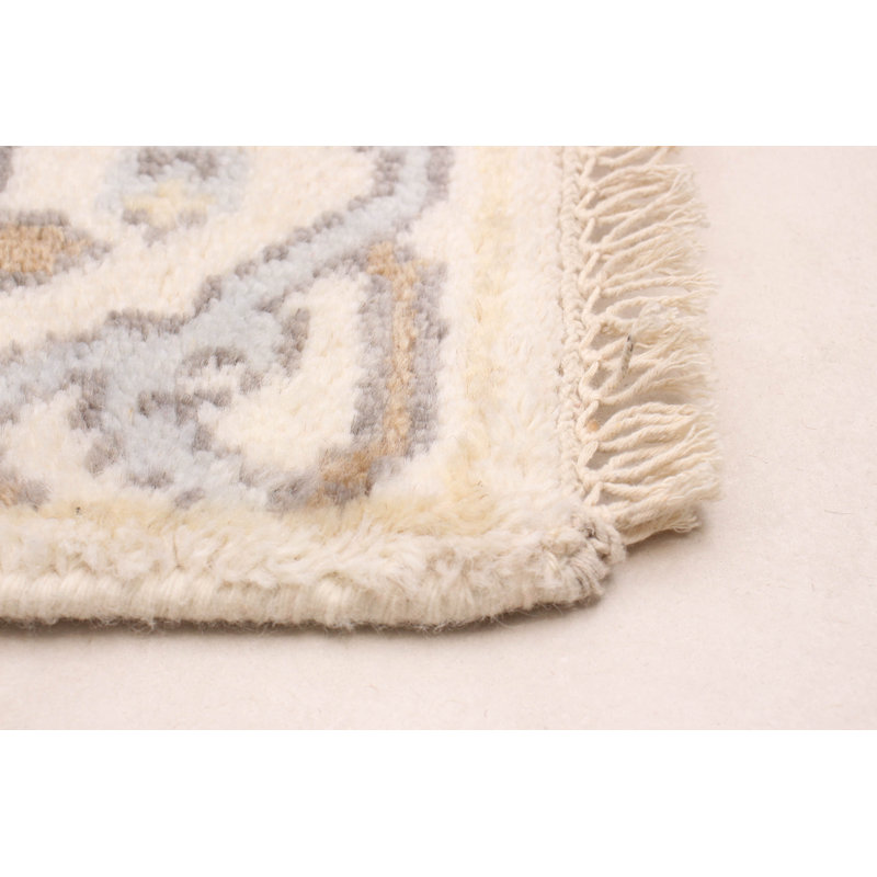 Tapis crème Royal Oushak 2 pi 7 po x 7 pi 10 po