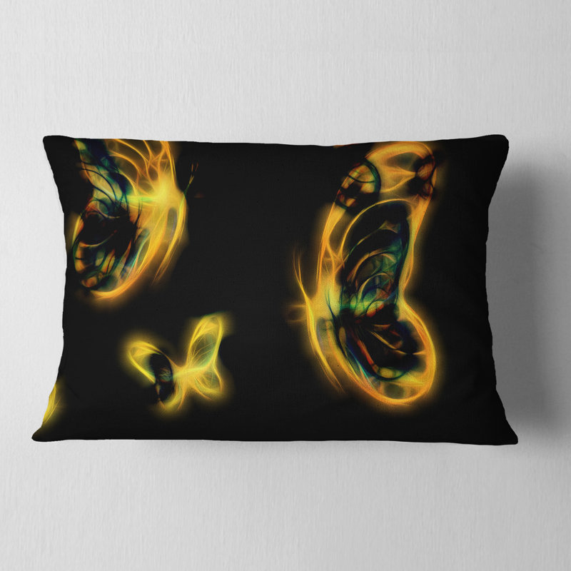 Coussin décoratif à imprimé floral jaune sur fond noir