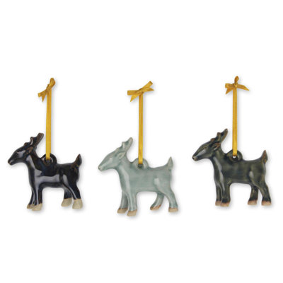 Ornement figurine suspendu en céramique cerf celadon