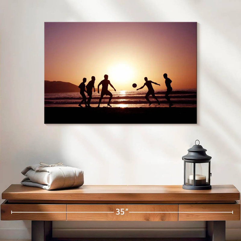 Silhouette de soccer sur la plage Sireci, H 16 po x l 24 po