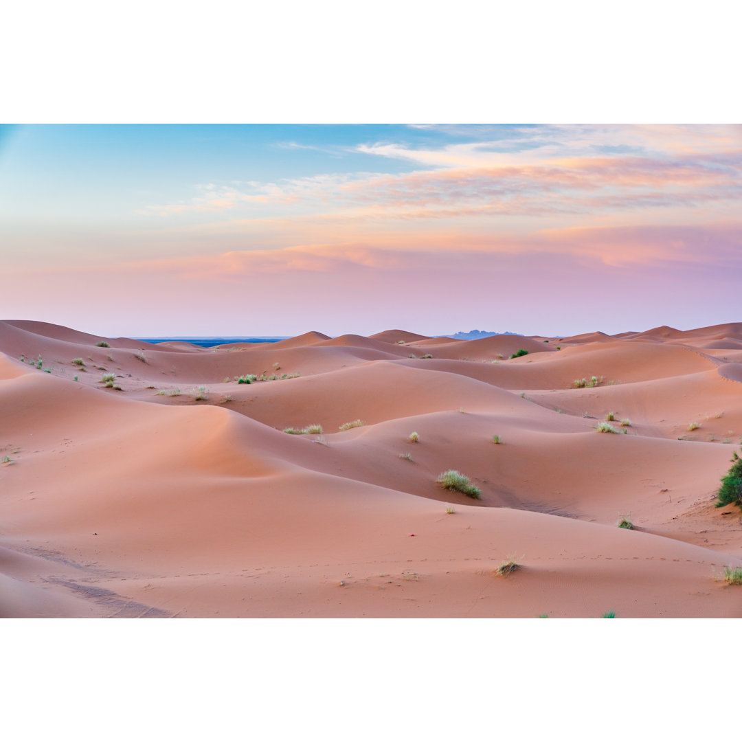 Sonnenaufgang in der Wüste Sahara von Andrey Danilovich - Drucken