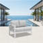 Causeuse de patio en aluminium toutes saisons de 50 po avec coussins épais gris clair et structure blanche-1065717057