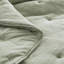 Couette en coton 3 pièces, couleur sauge, taille King, douce et légèrement froissée, respirante pour une utilisation toute l'année, broderie, gaze sauge 100 g/m², légère et confortable, idéale en toutes saisons. Finitions soignées.