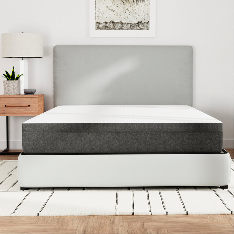 Très grand matelas en mousse viscoélastique gélifiée de 10 po avec grille d'aération et support de bord, Très grand lit