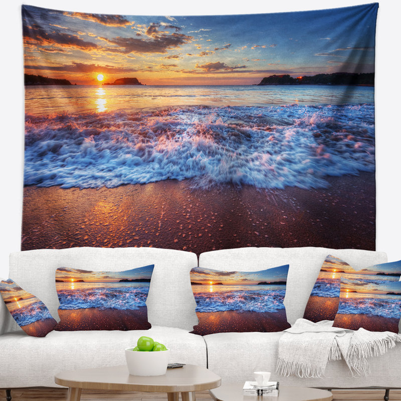 Vagues de mer au cours du coucher de soleil tapisserie, H 32 po x l 39 po