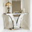 Console scintillante en forme de V avec effet miroir, stable et facile à installer, idéale pour les espaces de vie et les entrées. Dimensions : profondeur 100,3 cm, largeur 29,3 cm, hauteur 80,2 cm. Base stable.