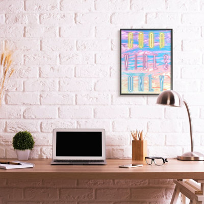 «Neon Good Vibes Only Expression Over Colorful Clouds» par Arrolynn Weiderhold - impression d'art graphique