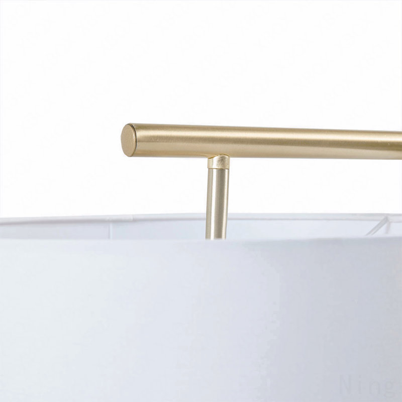 Lampe sur pied angulaire en métal