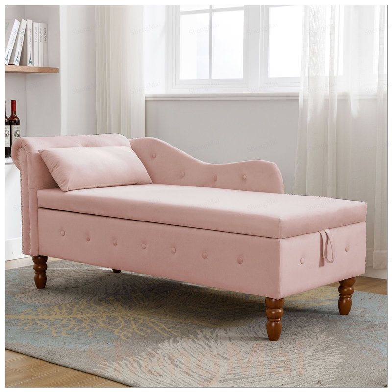Luxueuse chaise longue en velours avec rangement, accoudoirs roulés et garniture cloutée pour les chambres et les salons modernes