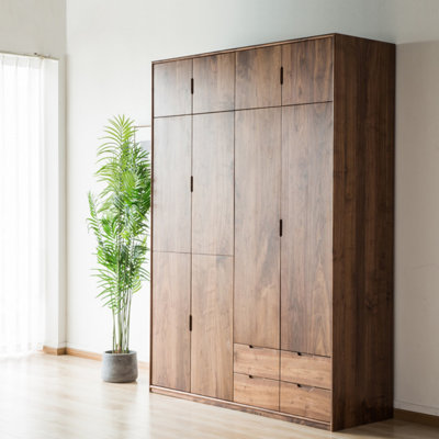 Armoire classique rétro