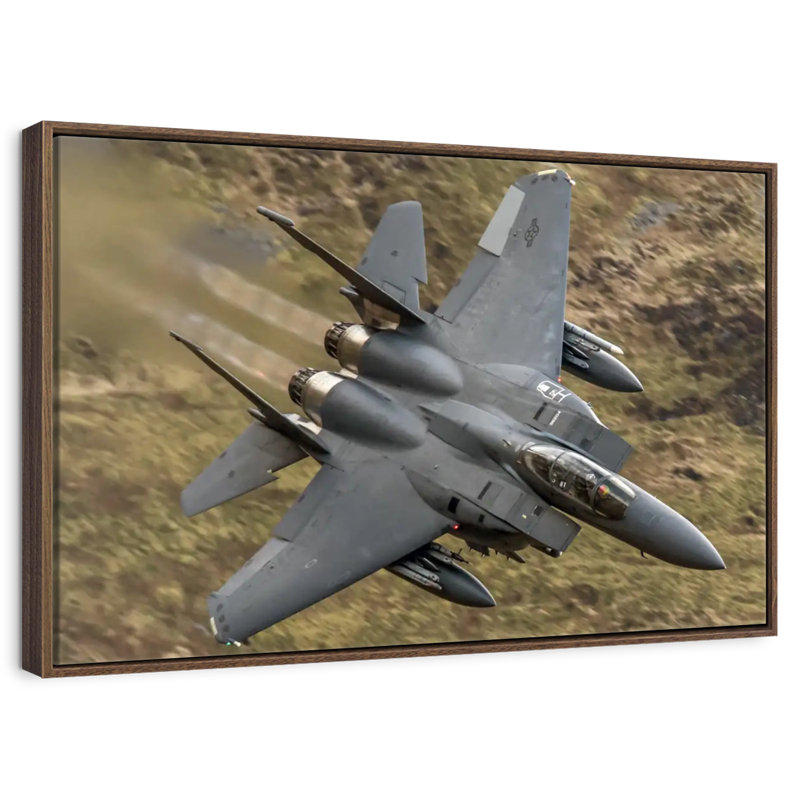 Avion militaire en vol, Cadre flottant en noyer, 40 po x 27 po