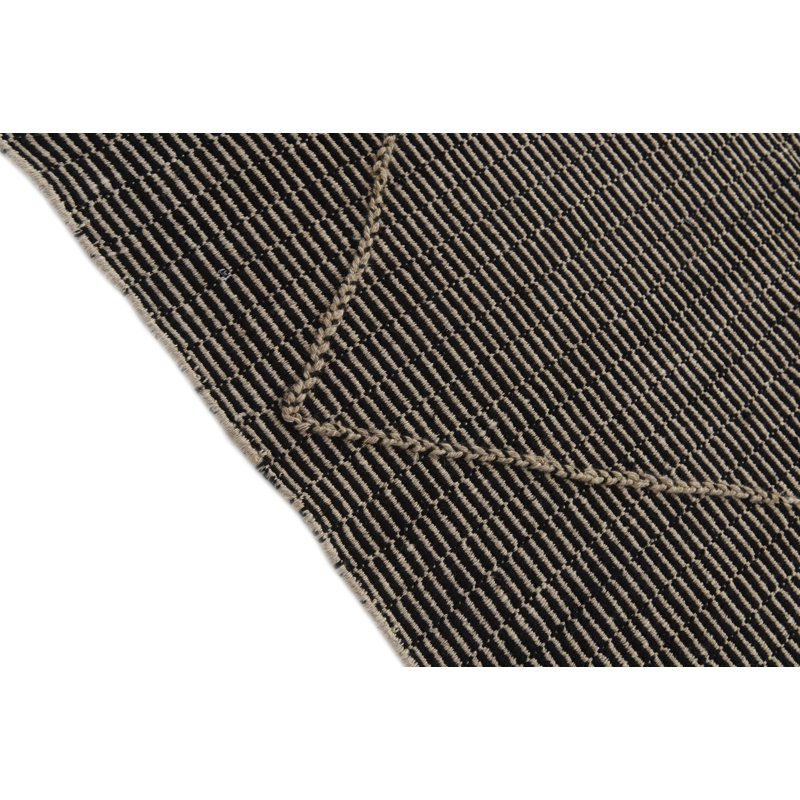 Tapis noir Kalmanovitz