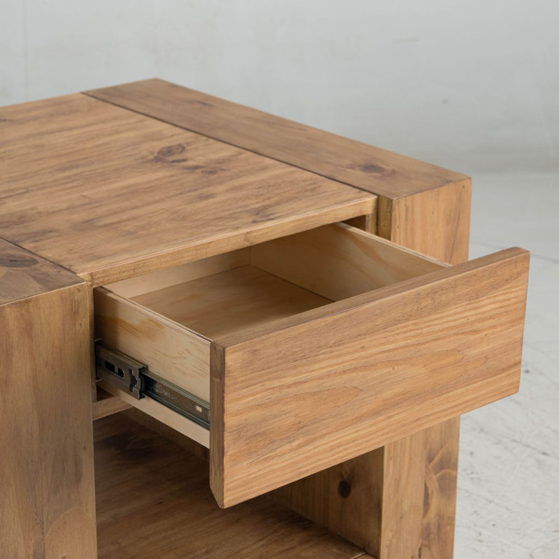 Table de bout en chêne durable et élégante pour une décoration polyvalente