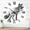 Portrait monochrome - horloge murale