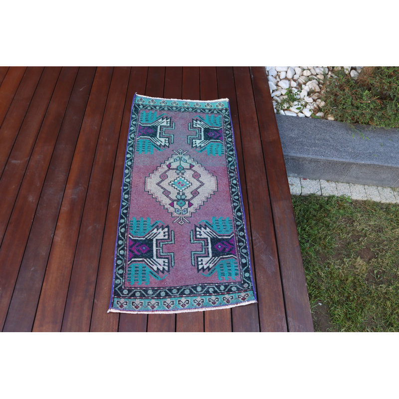 Tapis turc rétro tissé à la main idéal pour la décoration bohémienne comme petit tapis de sol ou tapis pastel
