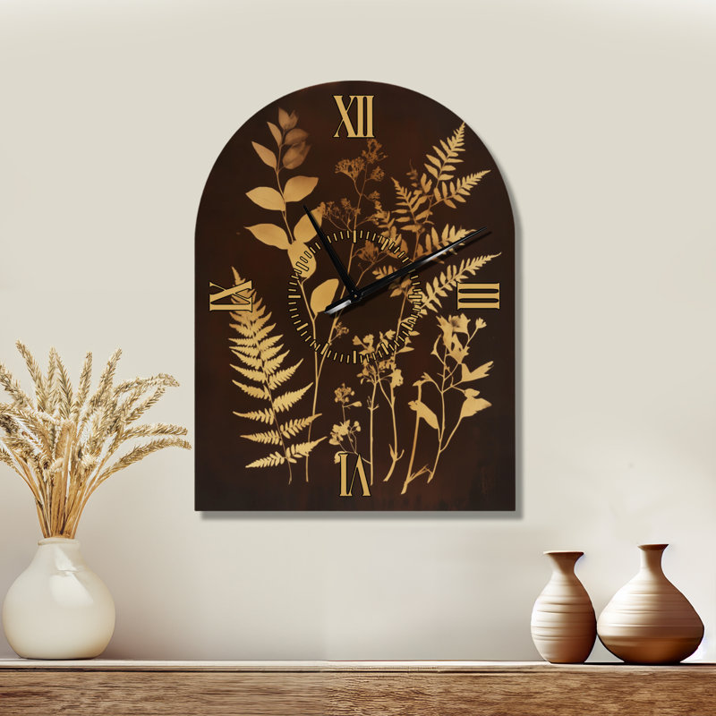 Horloge murale arquée Cottage I - Fleurs pressées en brun, H 31 po x l 23 po - Arche