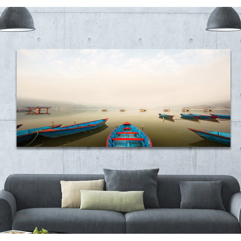 Photographie «Moving Boat in Mountain Lake», H 20 po x l 20 po x P 1 po, Toile tendue
