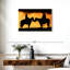 Lelar Cowboy et Cowgirl sur leurs chevaux au coucher du soleil-107681217