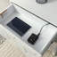 Table de bout en bois manufacturé et solide à 2 tiroirs de 26 po avec station de charge intégrée Isabele-548028088
