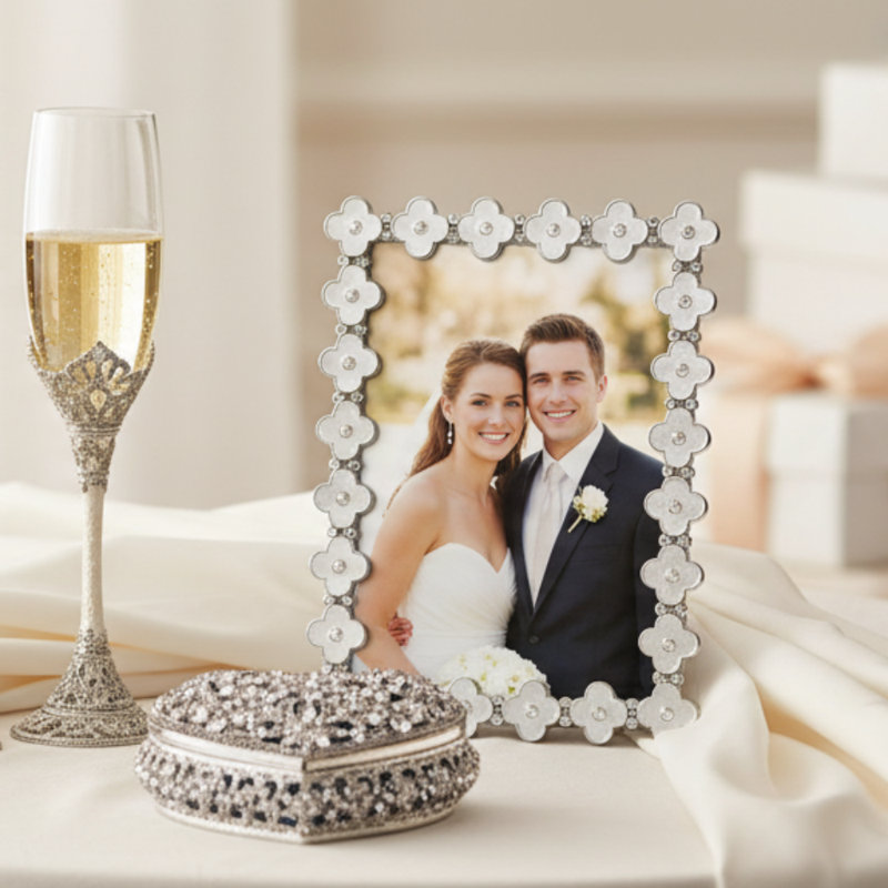 Clover Metal Picture Frame, 4" x 6"